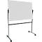 Een wit whiteboard op een donker metalen frame met wielen.