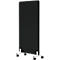 Zwart, rechthoekig mobiel scheidingswand met witte frames en wielen.