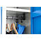 Vestiaire à 2 compartiments, L 600 x H 1800 mm, avec pieds, serrure à loquet rotatif, gris clair/bleu gentiane