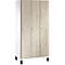 Armoire à trois portes avec grain de bois, poignées argentées et pieds noirs. Côtés blancs.