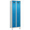 Vestiaire C+P Evolo Plus, 2 compartiments, largeur des compartiments 300 mm, avec pieds, charnières à droite, serrure à cylindre, L 600 x P 500 x H 1950 mm, gris clair/bleu clair