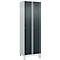 Vestiaire C+P Evolo Plus, 2 compartiments, largeur des compartiments 300 mm, avec pieds, charnières à droite, serrure à cylindre, L 600 x P 500 x H 1950 mm, gris clair/gris anthracite