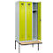 Vestiaire C+P Evolo Plus, 3 compartiments de 300 mm de large, banquette flottante, L 900 x P 815 x H 2120 mm, cylindre, gris clair/vert clown