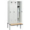 Vestiaire C+P Evolo Plus, 3 compartiments de 300 mm de large, banquette flottante, L 900 x P 815 x H 2120 mm, loquet rotatif, gris clair/gris clair