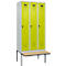 Vestiaire C+P Evolo Plus, 3 compartiments de 300 mm de large, banquette flottante, L 900 x P 815 x H 2120 mm, loquet rotatif, gris clair/vert cloné