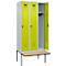 Vestiaire C+P Evolo Plus, 3 compartiments de 300 mm de large, banquette flottante, L 900 x P 815 x H 2120 mm, loquet rotatif, gris clair/vert cloné