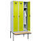 Vestiaire C+P Evolo Plus, 3 compartiments de 300 mm de large, banquette flottante, L 900 x P 815 x H 2120 mm, loquet rotatif, gris clair/vert cloné