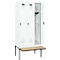 Vestiaire C+P Evolo Plus, 3 compartiments de 300 mm de large, banquette flottante, L 900 x P 815 x H 2120 mm, verrou rotatif, blanc signalisation/blanc trafic