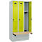 Vestiaire C+P Evolo Plus, 3 compartiments de 300 mm de large, socle, banquette flottante, L 900 x P 815 x H 1950 mm, loquet rotatif, gris clair/vert clown