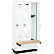 Vestiaire C+P Evolo Plus, 3 compartiments de 300 mm de large, socle, banquette flottante, L 900 x P 815 x H 1950 mm, verrou rotatif, blanc signalisation/blanc trafic