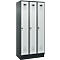Vestiaire C+P Evolo Plus, 3 compartiments, largeur de compartiment 300 mm, avec socle, butée à droite, butée Soft, anti-effraction, L 900 x P 500 x H 1950 mm, fermeture de sécurité à pêne rotatif, gris anthracite RAL 7016/gris clair RAL 7035