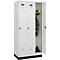 Vestiaire C+P Evolo Plus, 3 compartiments, largeur de compartiment 300 mm, avec socle, butée à droite, butée Soft, anti-effraction, L 900 x P 500 x H 1950 mm, fermeture de sécurité à pêne rotatif, gris clair RAL 7035/gris clair RAL 7035