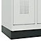 Vestiaire C+P Evolo Plus, 3 compartiments, largeur de compartiment 300 mm, avec socle, butée à droite, butée Soft, anti-effraction, L 900 x P 500 x H 1950 mm, serrure à cylindre, gris clair RAL 7035/gris clair RAL 7035