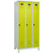 Vestiaire C+P Evolo Plus, 3 compartiments, largeur des compartiments 300 mm, avec pieds, verrou rotatif, L 900 x P 500 x H 1950 mm, gris clair/vert clown