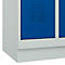 Vestiaire C+P Evolo Plus, 3 compartiments, largeur des compartiments 300 mm, avec socle, butée à droite, butée Soft, anti-effraction, L 900 x P 500 x H 1950 mm, fermeture de sécurité à pêne rotatif, gris clair RAL 7035/bleu enzyme RAL 5010