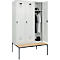 Vestiaire C+P Evolo Plus, 3 compartiments, largeur des compartiments 400 mm, avec banc encastré, L 1200 x P 815 x H 2120 mm, verrou rotatif, gris clair/gris clair