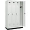 Vestiaire C+P Evolo Plus, 4 compartiments, largeur de compartiment 300 mm, avec socle, butée à droite, butée Soft, anti-effraction, L 1200 x P 500 x H 1950 mm, fermeture de sécurité à pêne rotatif, gris clair RAL 7035/gris clair RAL 7035