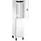 Armoire blanche, partiellement ouverte. Barre de crochets dans le compartiment supérieur. Pieds noirs.