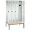 Vestiaire Evolo S 3000, acier, avec banc intégré, 4 compartiments, l. 300 mm chacun, serrure de sécurité à came batteuse, gris clair RAL 7035/gris clair RAL 7035