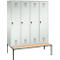 Vestiaire Evolo S 3000, acier, banc, 4 compartiments, l. 400 mm chacun, came batteuse, gris clair RAL 7035/gris clair RAL 7035