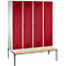 Vestiaire Evolo S 3000, acier, banc, 4 compartiments, l. 400 mm chacun, came batteuse, gris clair RAL 7035/rouge rubis RAL 3003