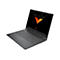 Grauer Laptop auf weißem Hintergrund. Auf dem Bildschirm das Logo VICTUS in Orange. Tastatur und Touchpad sind gut sichtbar.