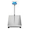 Digitale weegschaal met display: 0.000 kg. Op metalen platform, standaard, digitale display.