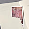 Een rode flyer in een notitieboek. De flyer toont in grote letters "RED CON..." en de evenementdata: 3. OKT - 15. DEC. BER STADTMUSEUM.