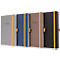 Vier notebooks in verschillende kleuren: grijs, blauw, bruin en zwart. Elk boek heeft het jaartal 2026.