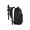 Schwarzer Rucksack an einem schwarzen Stuhl. Sichtbar sind die Schultergurte, ein rotes Detail und ein Netzfach.