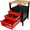 Werkbank mit roter Schublade, KS Tools Logo. Oben Holzplatte, darunter schwarzer Schrank mit ausgezogenen Schubladen.