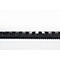 Close-up van een getande zwarte rubberen mat in dwarsdoorsnede tegen een lichte achtergrond.