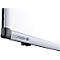 Nahaufnahme der Ecke eines weissen Legamaster Whiteboards mit silbernem Rahmen und schwarzem Eckverbinder.