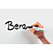Hand schreibt das Wort „Bera“ mit einem schwarzen Marker auf einer weißen Oberfläche.
