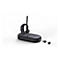 Schwarzes Bluetooth-Headset mit Ladeschale und zwei Adaptern vor weiÃŸem Hintergrund.