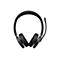 Schwarzes Over-Ear-Headset mit ausklappbarem Mikrofonarm, frontal vor weißem Hintergrund dargestellt.