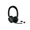 Schwarzes kabelloses Headset mit Mikrofon und zwei Adaptern.