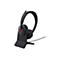 Schwarzes Yealink Headset auf einer Ladestation vor weißem Hintergrund.