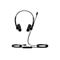 Schwarzes Headset mit Mikrofon. Es hat einen KopfbÃ¼gel und zwei Ohrmuscheln. Ein Kabel mit Steuerung und USB-Anschluss fÃ¼hrt nach unten.