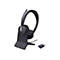 Drahtloses Headset auf Ladestation. Mit USB-Dongle.