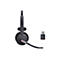 Drahtloses Headset in Dunkelgrau mit USB-Dongle. Mikrofonarm rot akzentuiert. Auf weiÃŸem Hintergrund.