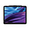 Ein schwarzes Tablet mit Stift, das Display zeigt blaue und violette gewellte Muster.