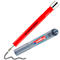 Roter Edding-Druckbleistift mit grauer Mine und grauer Minenverpackung. Der Stift zeichnet eine graue Linie.