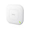 Un routeur Wi-Fi Zyxel blanc avec un indicateur LED vert.