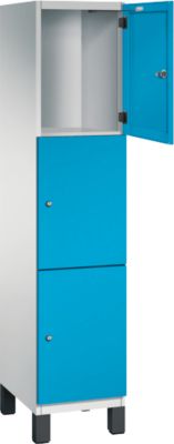 Armoire à casiers Cambio C+P, 1 compartiment, 3 casiers, sur pieds, L 400 x P 525 x H 1980 mm, gris clair/bleu clair