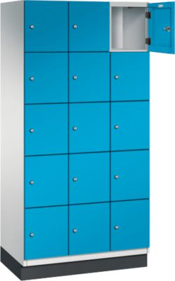 Armoire à casiers Cambio C+P, 3 compartiments, 15 casiers, avec socle, L 900 x P 525 x H 1980 mm, gris clair/bleu clair