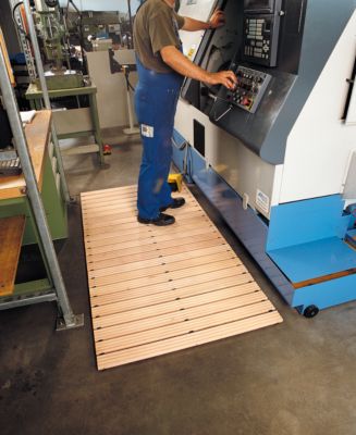 Bodenrost, für den Innenbereich, eckiger Zuschnitt, rutschhemmend, öl- & chemikalienresistent, Gummifüße, B 800 x L 1500 mm, Buchenholz
