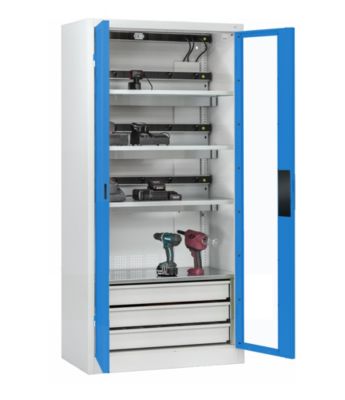 C+P Akkuladeschrank Acurado, abschließbar, mit Lüftung + Inneneinrichtung, B 930 x T 500 x H 1950 mm, Stahl, lichtblau RAL 5012/lichtgrau RAL 7035