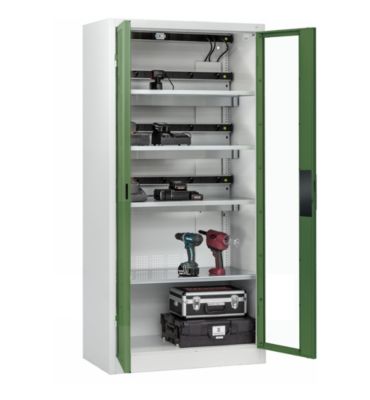 C+P Akkuladeschrank Acurado, abschließbar, mit Lüftung + Inneneinrichtung, B 930 x T 500 x H 1950 mm, Stahl, resedagrün RAL 6011/lichtgrau RAL 7035