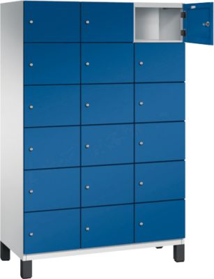 C+P Cambio lockerkast, 3 vakken, 18 vakken, op poten, B 1200 x D 525 x H 1980 mm, lichtgrijs/ gentiaanblauw